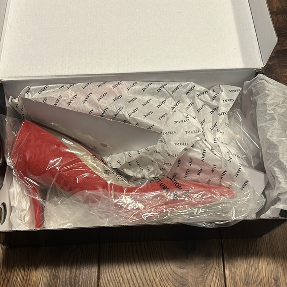 New Alfani suede heels - Picture 6 of 6